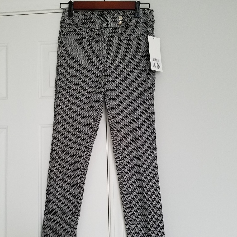 NWT Pull-on Slim Ankle Dress Pants Size 2